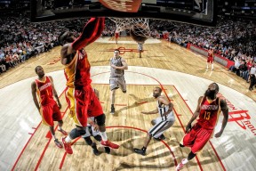 九城游戏中心官网-库里谦逊发言震动热搜，波尔图惊险小胜点燃全球讨论